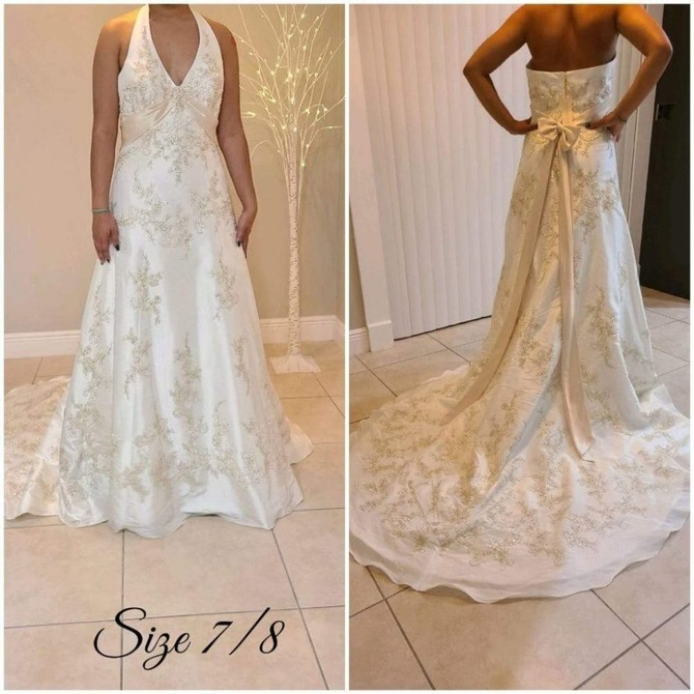 Simple Halter V-neck Bridal Gown Size 7/8